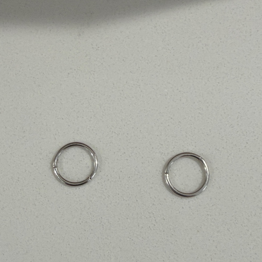 Maria Tash Plain white Gold Hoop Earring - Picture 5 of 5